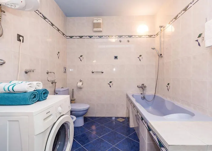 With A Parking Space - 24005 דירה